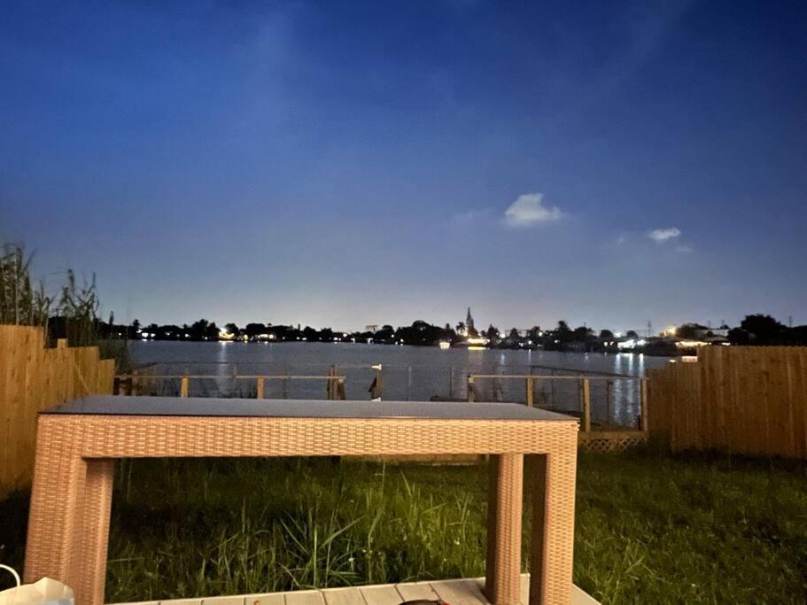 SuperVilla - Lakefront - Sunsets, Kayaks, Grill Fort Lauderdale Exteriör bild