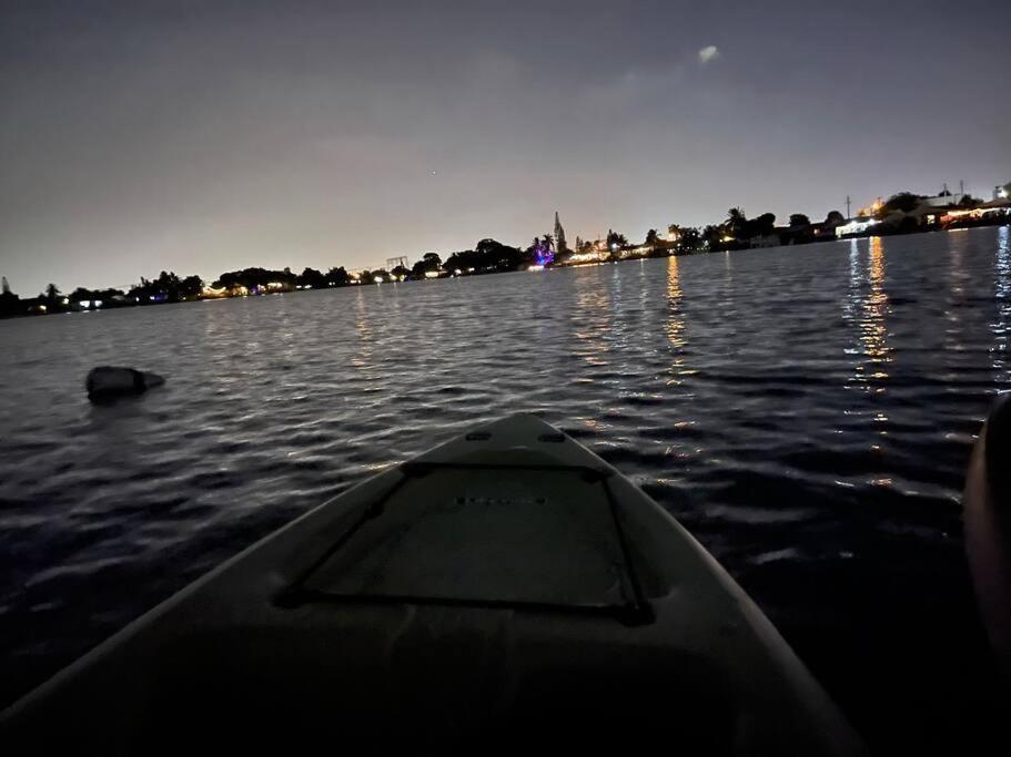 SuperVilla - Lakefront - Sunsets, Kayaks, Grill Fort Lauderdale Exteriör bild