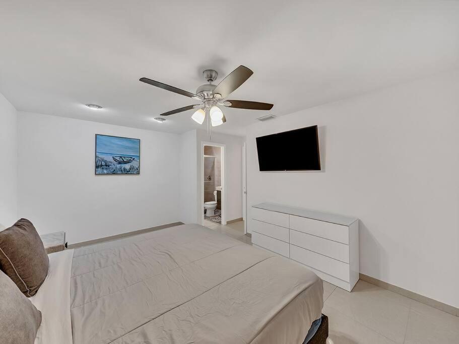 SuperVilla - Lakefront - Sunsets, Kayaks, Grill Fort Lauderdale Exteriör bild