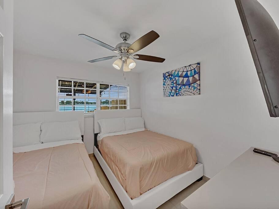 SuperVilla - Lakefront - Sunsets, Kayaks, Grill Fort Lauderdale Exteriör bild