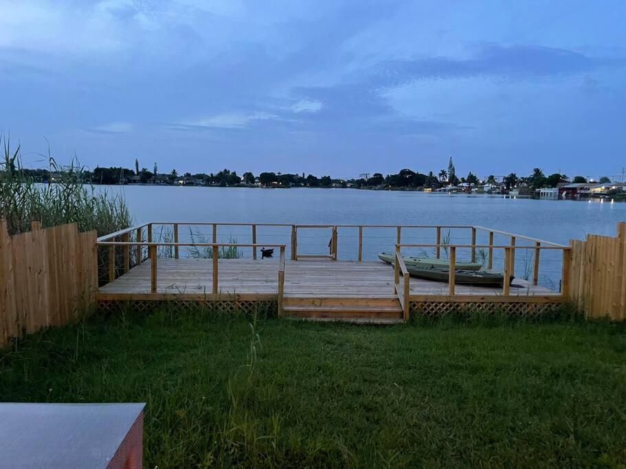 SuperVilla - Lakefront - Sunsets, Kayaks, Grill Fort Lauderdale Exteriör bild
