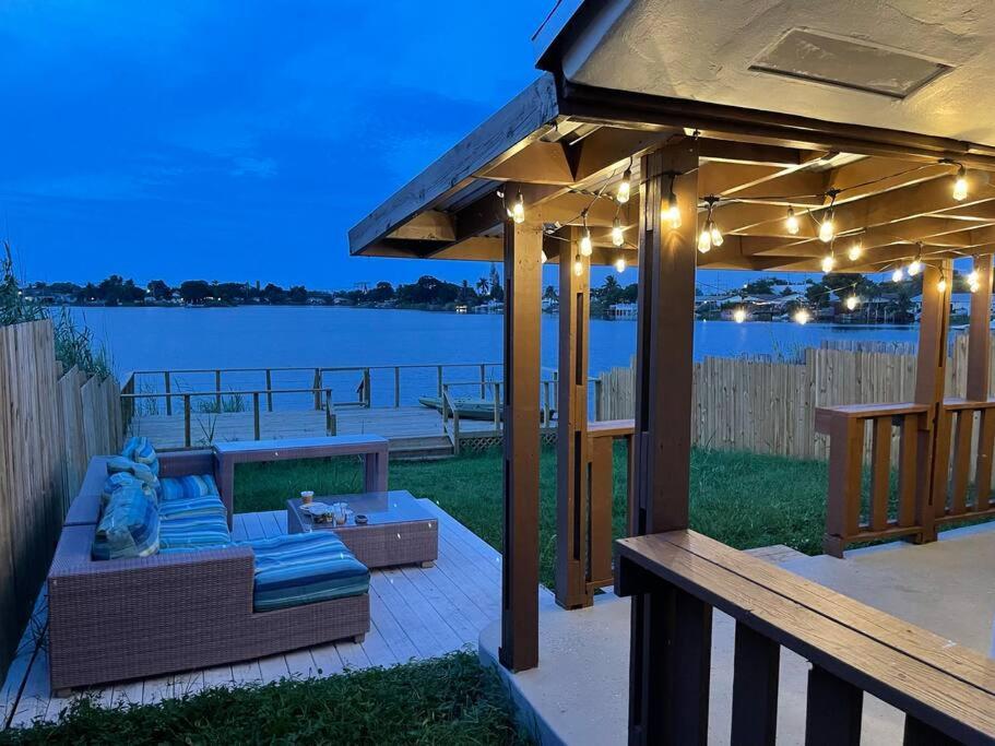 SuperVilla - Lakefront - Sunsets, Kayaks, Grill Fort Lauderdale Exteriör bild