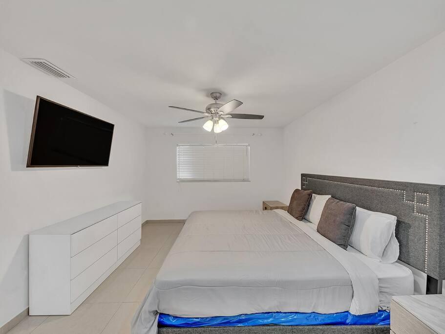 SuperVilla - Lakefront - Sunsets, Kayaks, Grill Fort Lauderdale Exteriör bild