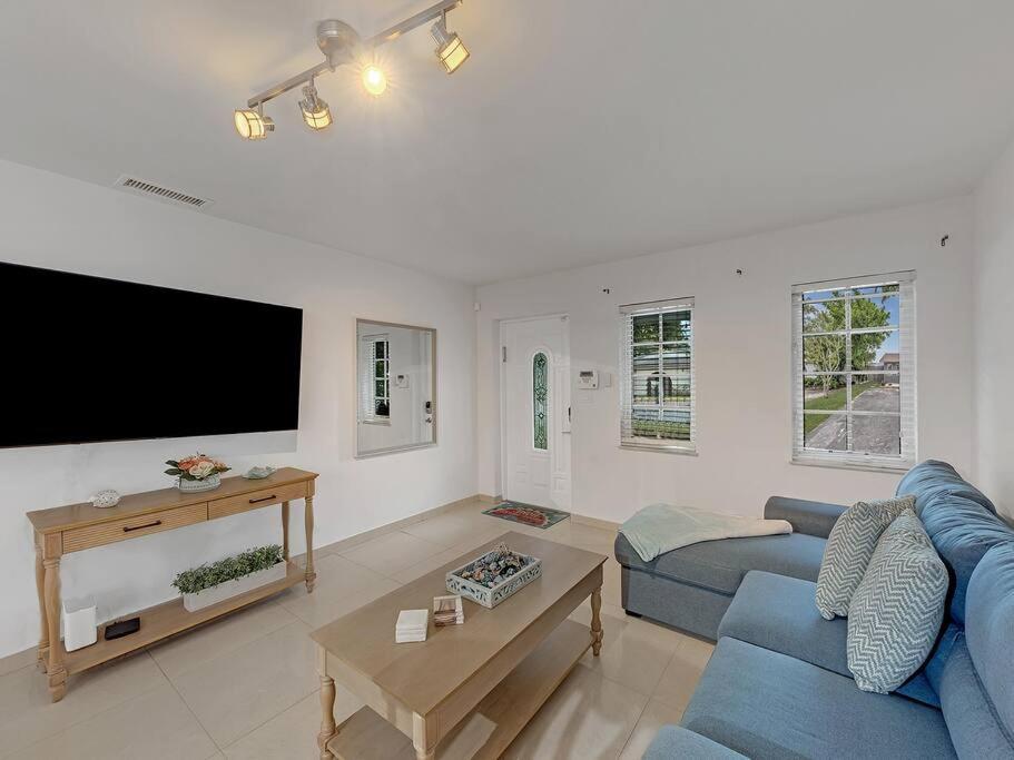 SuperVilla - Lakefront - Sunsets, Kayaks, Grill Fort Lauderdale Exteriör bild