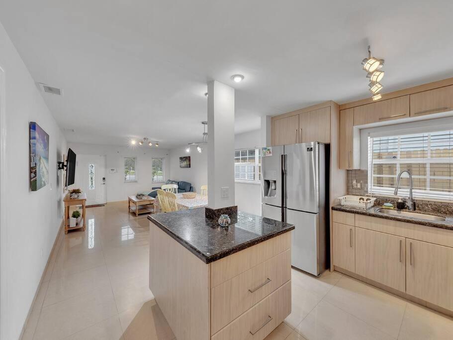 SuperVilla - Lakefront - Sunsets, Kayaks, Grill Fort Lauderdale Exteriör bild