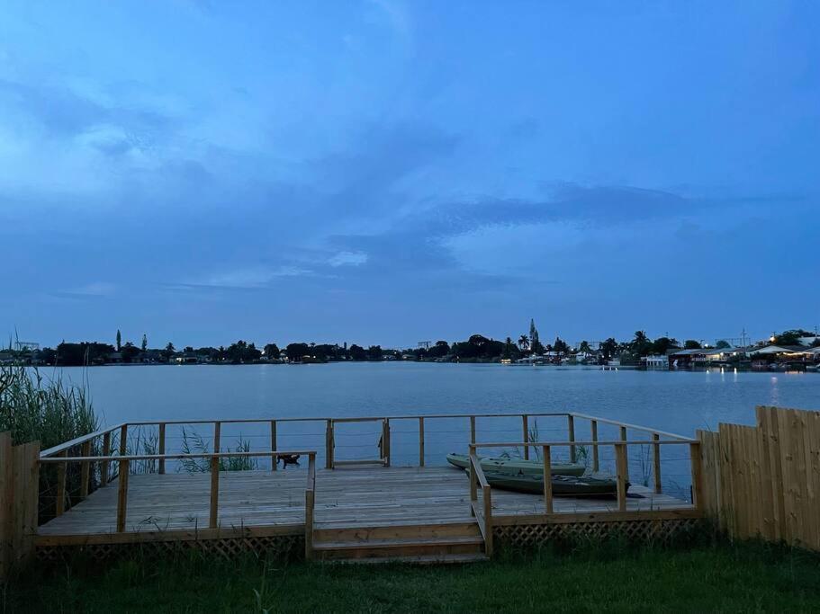 SuperVilla - Lakefront - Sunsets, Kayaks, Grill Fort Lauderdale Exteriör bild